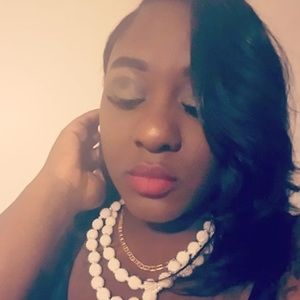 Meet your Posher, Yolanda